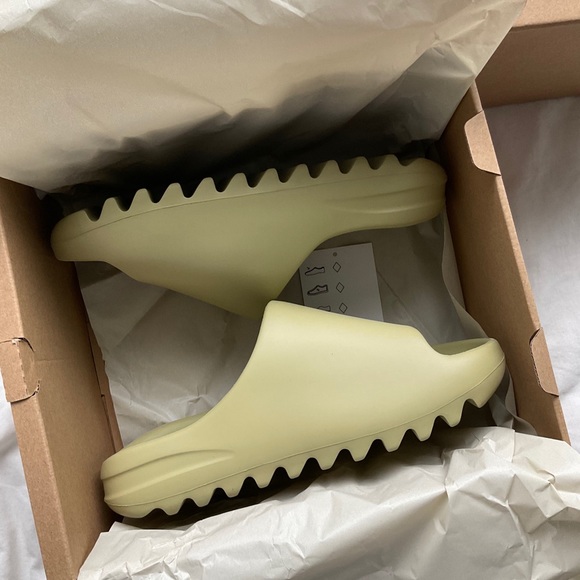 Adidas Yeezy Slides Resin - Picture 4 of 6